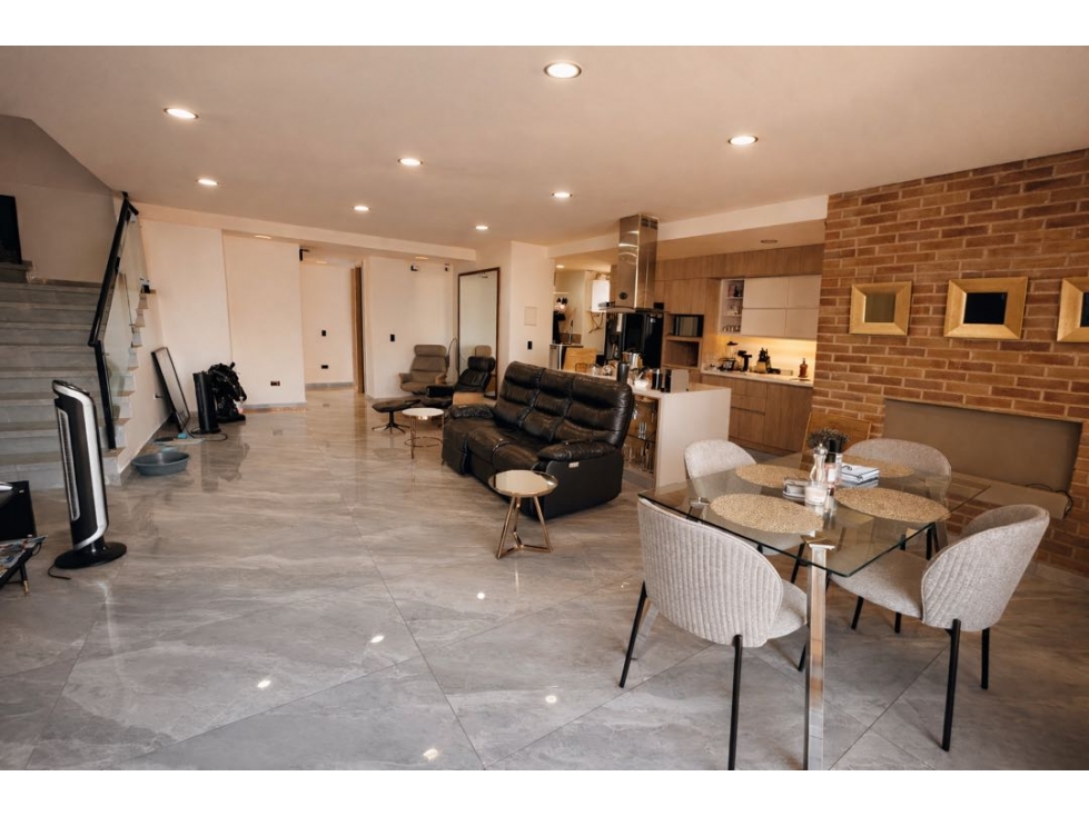VENTA DE PENTHOUSE EN CONQUISTADORES CON TERRAZA Y LICENCIA — foto 6