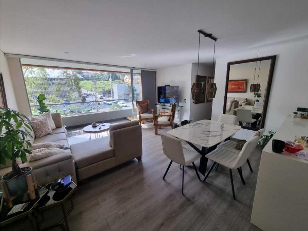 VENTA EXCELENTE APTO ENVIGADO LOMA DEL CHOCHO