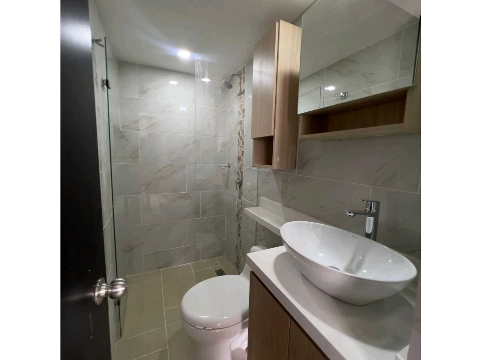 Venta excelente apto sector Loma de los Bernal — foto 2