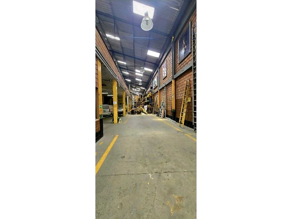 Venta excelente bodega Sector Aguacatala - 16 mil millones