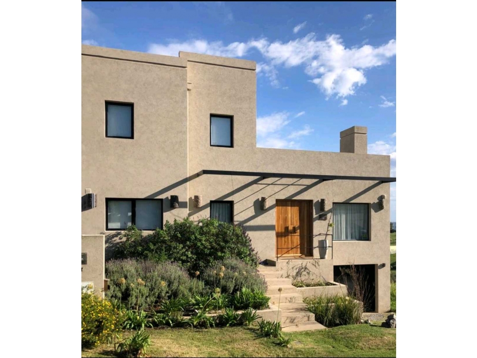 Venta excelente casa Barrio Uncas - 1