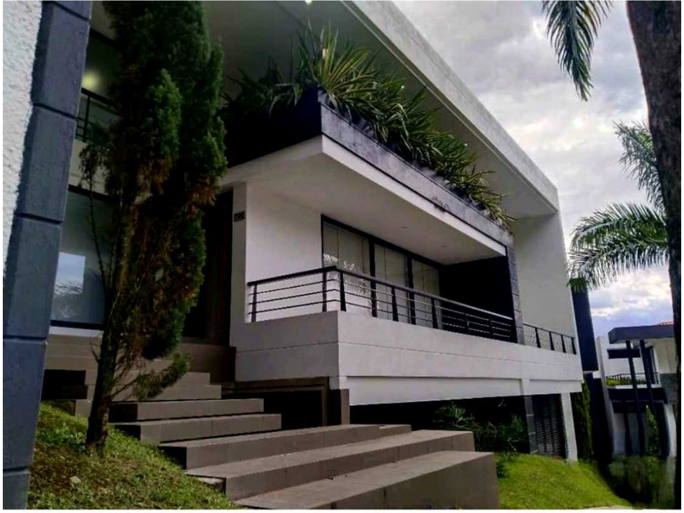 VENTA DE EXCELENTE CASA UBICADA CERCA A PALMAS