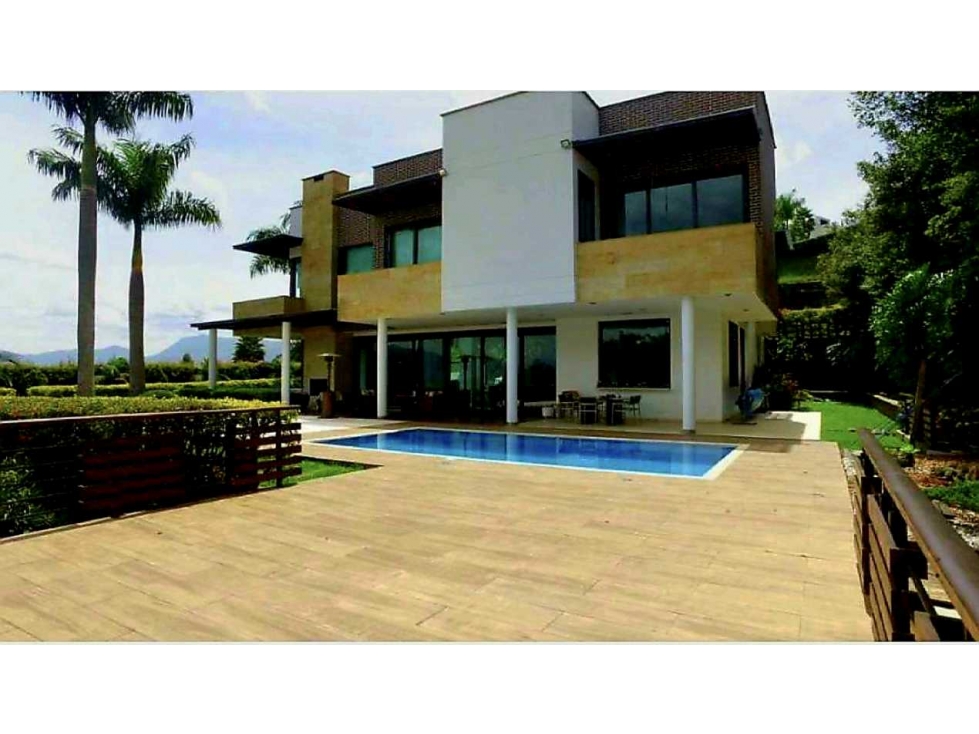 Venta Exclusiva casa vía palmas antes del alto piscina-bosque