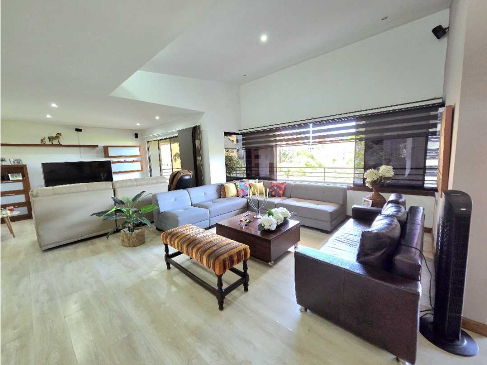 Venta Exclusivo Apartamento DUPLEX Sector LA TOMATERA. 305.67m2