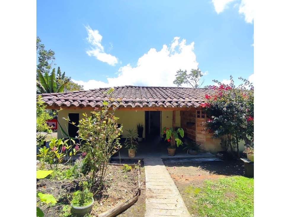 Venta finca Carmen de Viboral, Alto Grande Casa 146m2, Lote 6.147m2 — foto 2