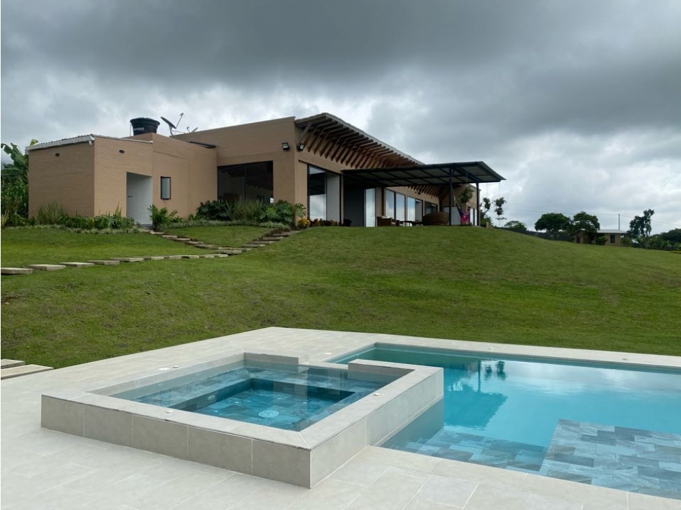 Venta Finca de recreo en el Lago Calima - 1