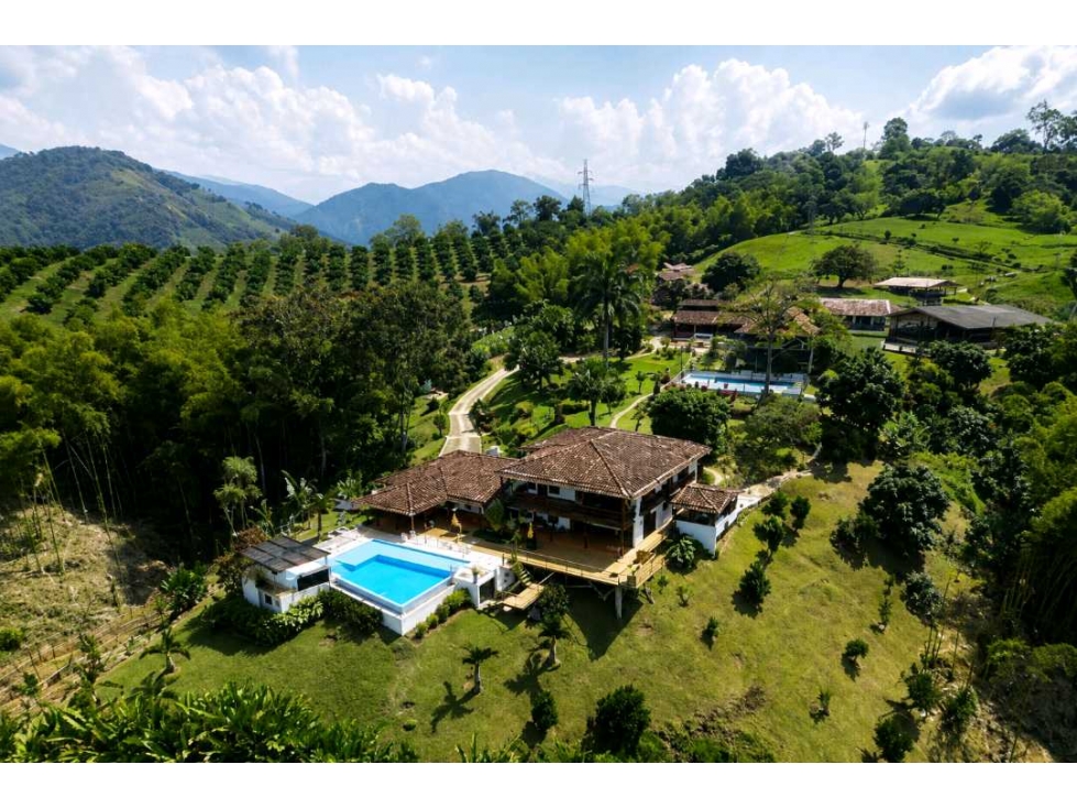 VENTA FINCA DE RECREO Y PRODUCTIVA EN VENECIA 243 CUADRAS