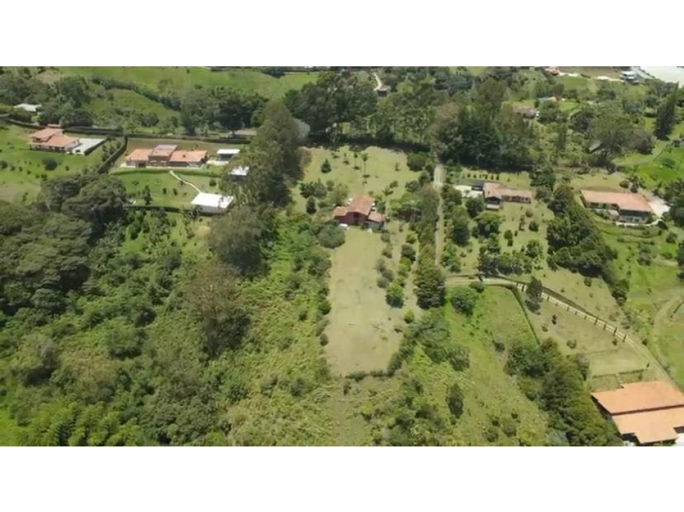 Venta finca; lote con dos casas en la vía a El Carmen de Viboral. — foto 3