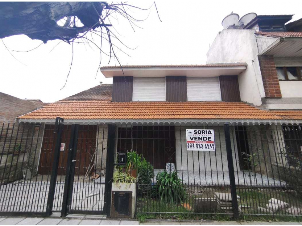 VENTA GRAN CHALET EN PARQUE LURO 5 AMB. CON COCHERA