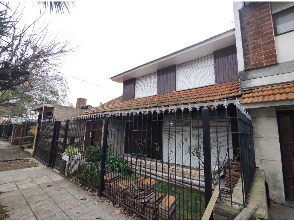 VENTA GRAN CHALET EN PARQUE LURO 5 AMB. CON COCHERA - 2