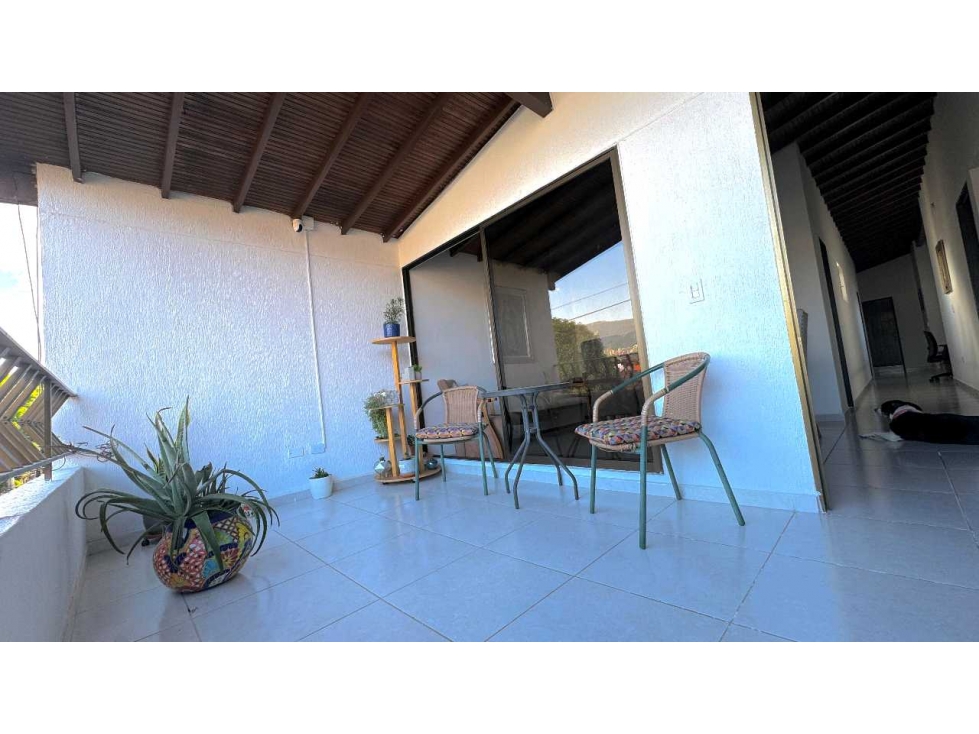 VENTA HERMOSA CASA 3ER Y ULTIMO PISO. BELEN MIRAVALLE. (BJ). MEDELLIN — foto 2