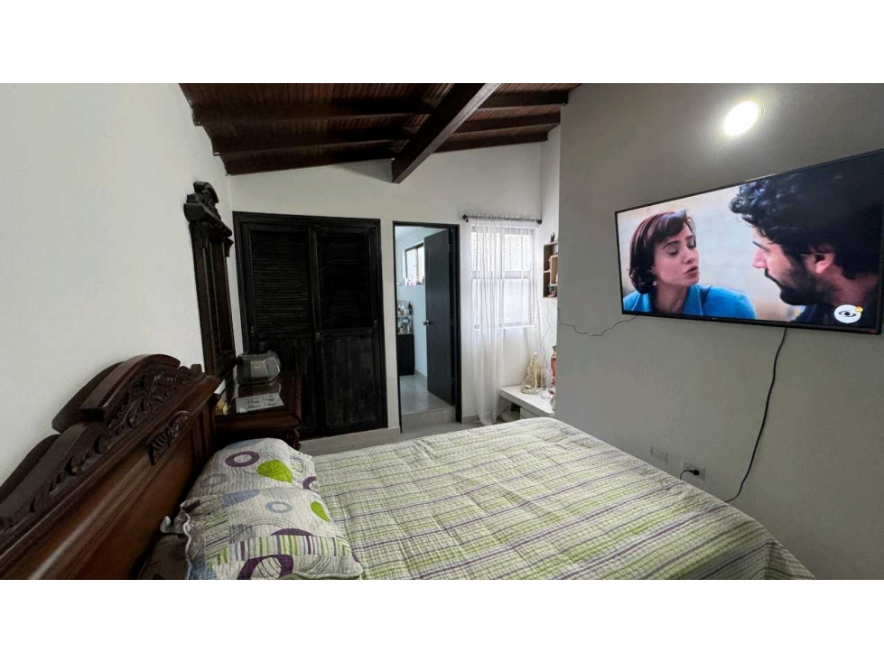 VENTA HERMOSA CASA 3ER Y ULTIMO PISO. BELEN MIRAVALLE. (BJ). MEDELLIN — foto 3