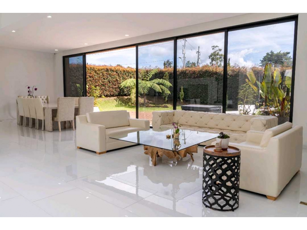 Venta Hermosa casa alto de las palmas.