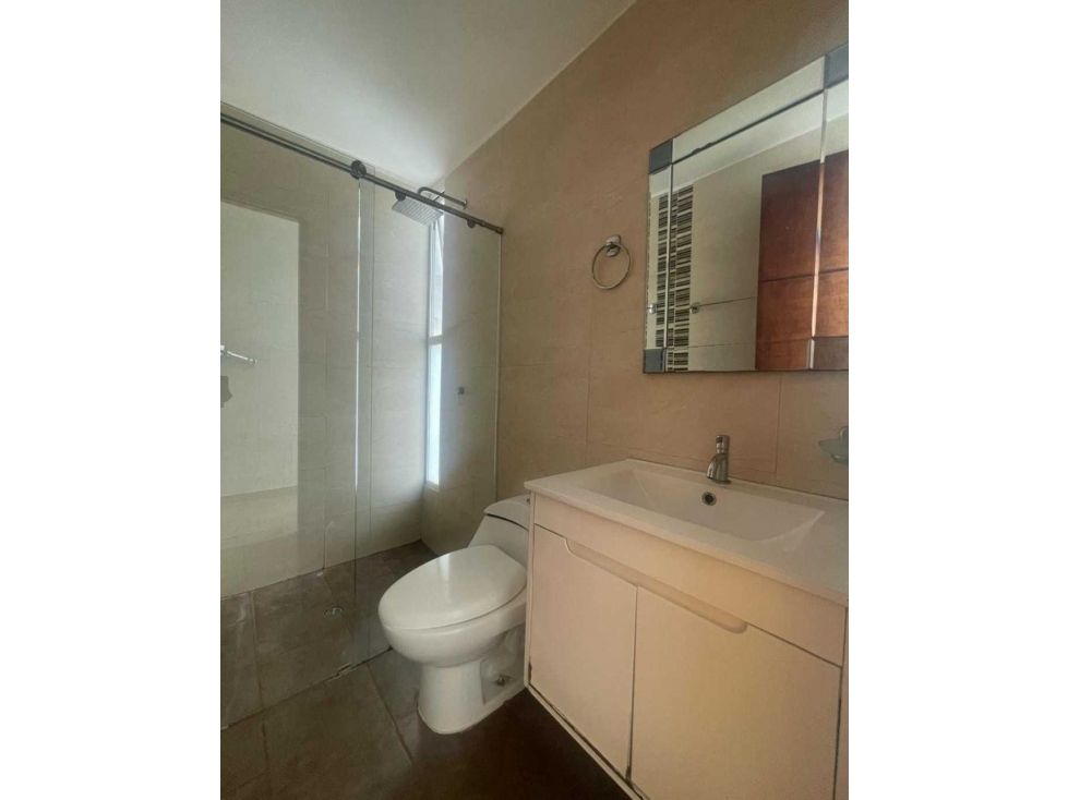 VENTA HERMOSA CASA CAMPESTRE en zona residencial Hacienda El Castillo. — foto 3