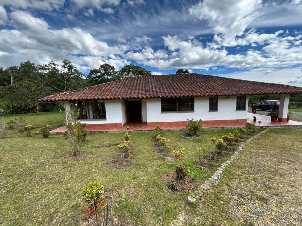 VENTA HERMOSA CASA DE CAMPO