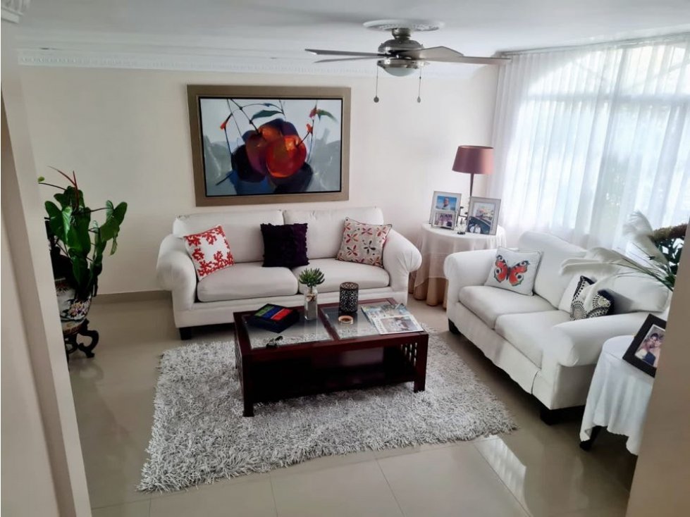 VENTA HERMOSA CASA EN ALTOS DE PANAMÁ - 2
