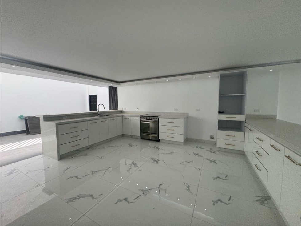 Venta hermosa casa en el corazón de llano grande