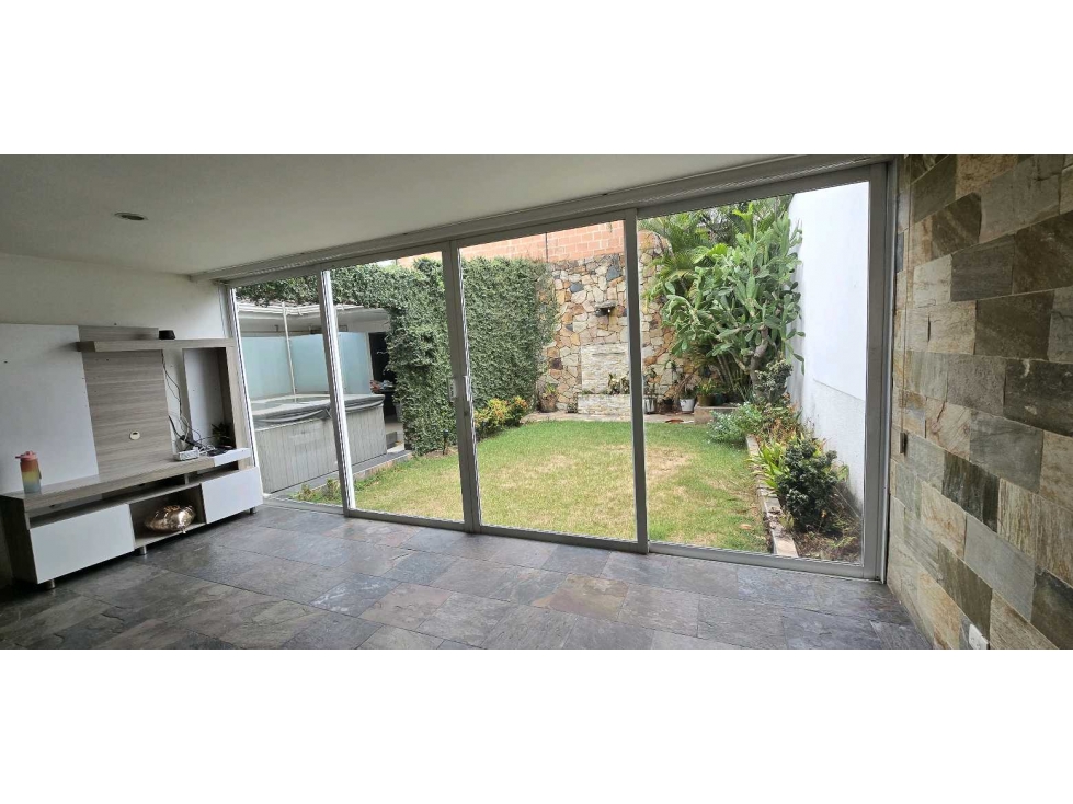 Venta hermosa casa en la flora