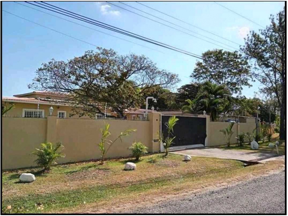VENTA HERMOSA CASA EN UN LUGAR PRIVILEGIADO EN SAN CARLOS, SAN JOSÉ - 2