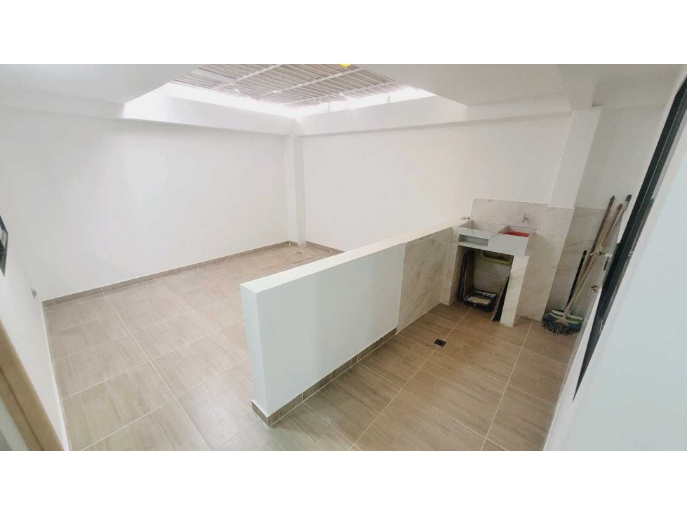VENTA HERMOSA CASA (P1). BELÉN SAN BERNARDO. Remodelada. (BJ) Medellín — foto 3