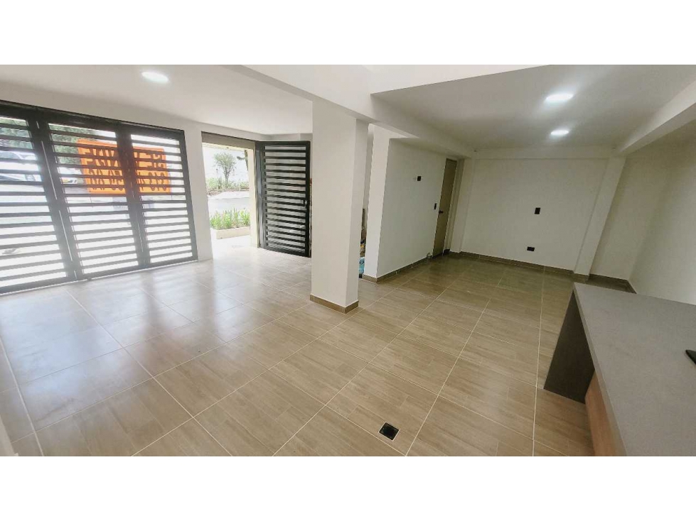 VENTA HERMOSA CASA (P1). BELÉN SAN BERNARDO. Remodelada. (BJ) Medellín