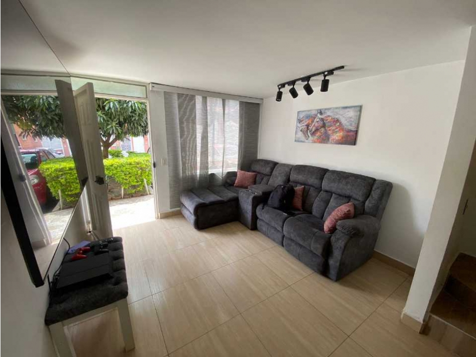 VENTA HERMOSA CASA SECTOR BELÉN RODEO ALTO PARTE BAJA