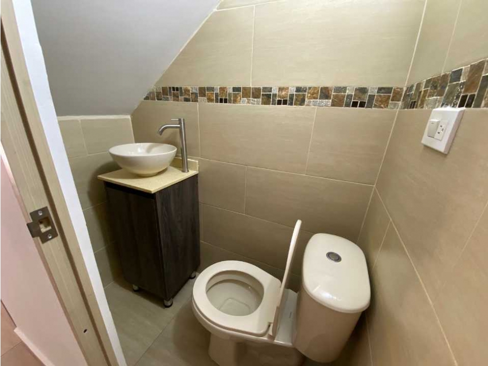 VENTA HERMOSA CASA SECTOR BELÉN RODEO ALTO PARTE BAJA — foto 2