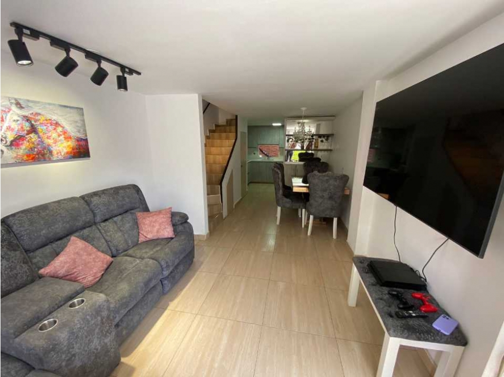 VENTA HERMOSA CASA SECTOR BELÉN RODEO ALTO PARTE BAJA — foto 3