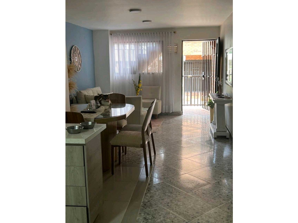VENTA HERMOSA CASA Y APARTAESTUDIO. BELEN LA GLORIA. (BJ). MEDELLIN — foto 3