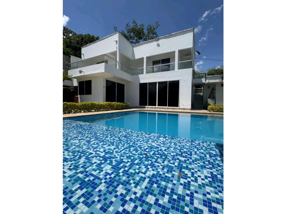 VENTA HERMOSA FINCA CERCA DEL PARQUE DE SAN JERÓNIMO