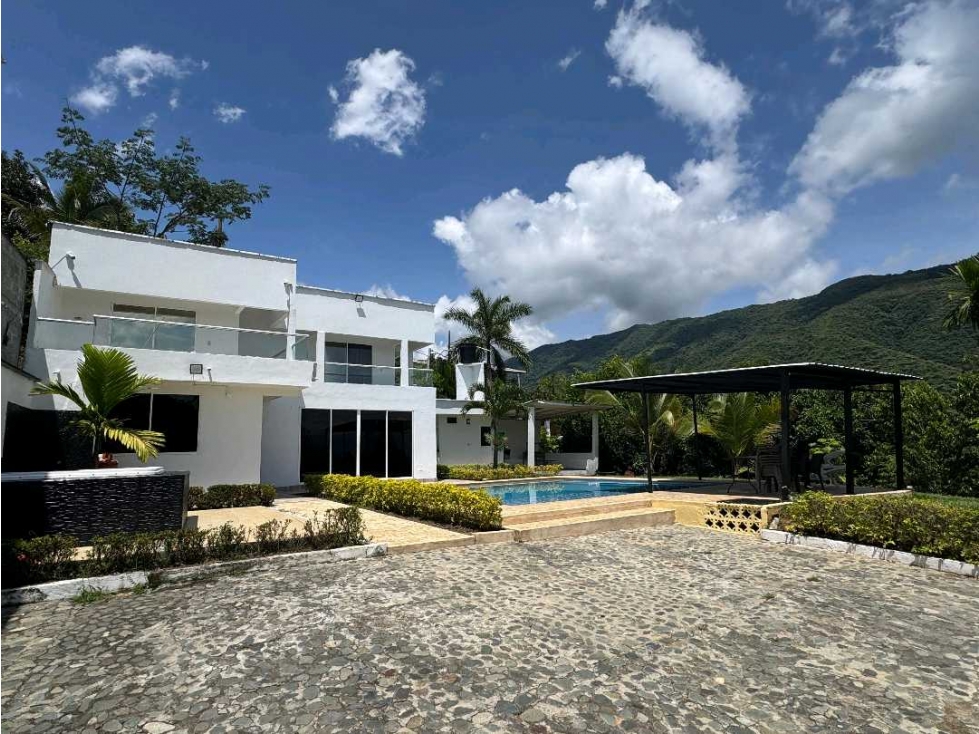 VENTA HERMOSA FINCA CERCA DEL PARQUE DE SAN JERÓNIMO — foto 2