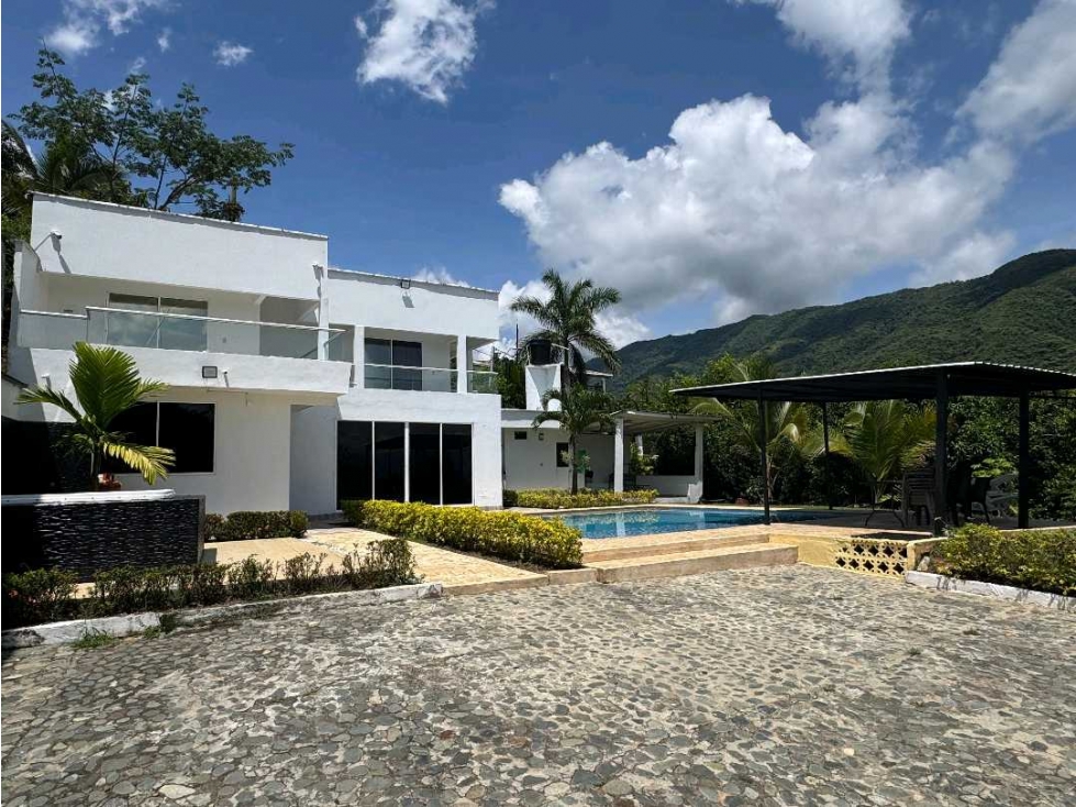 VENTA HERMOSA FINCA CERCA DEL PARQUE DE SAN JERÓNIMO — foto 3