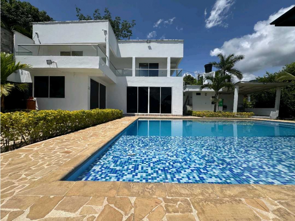 VENTA HERMOSA FINCA CERCA DEL PARQUE DE SAN JERÓNIMO — foto 5