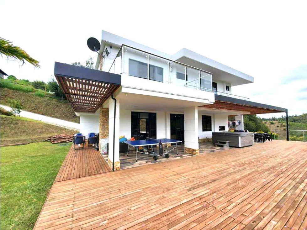 VENTA HERMOSA FINCA INDEPENDIENTE EN RIONEGRO CON 9.600m² DE TERRENO — foto 2