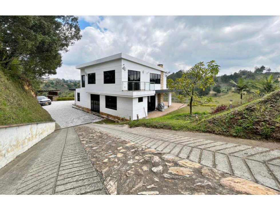 VENTA HERMOSA FINCA INDEPENDIENTE EN RIONEGRO CON 9.600m² DE TERRENO — foto 3