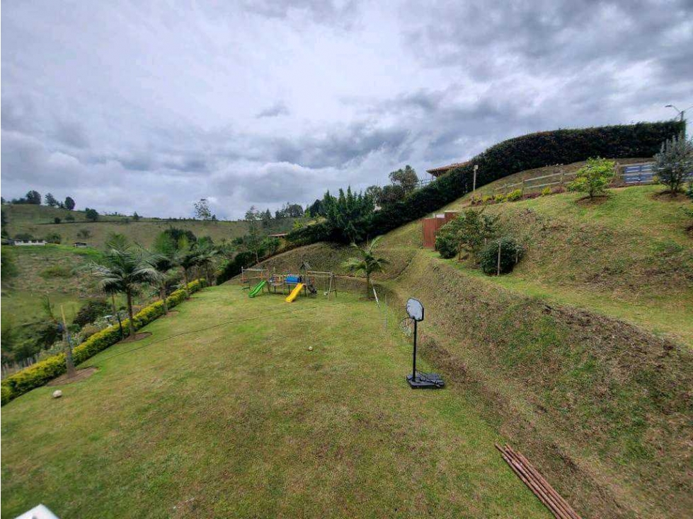 VENTA HERMOSA FINCA INDEPENDIENTE EN RIONEGRO CON 9.600m² DE TERRENO — foto 4