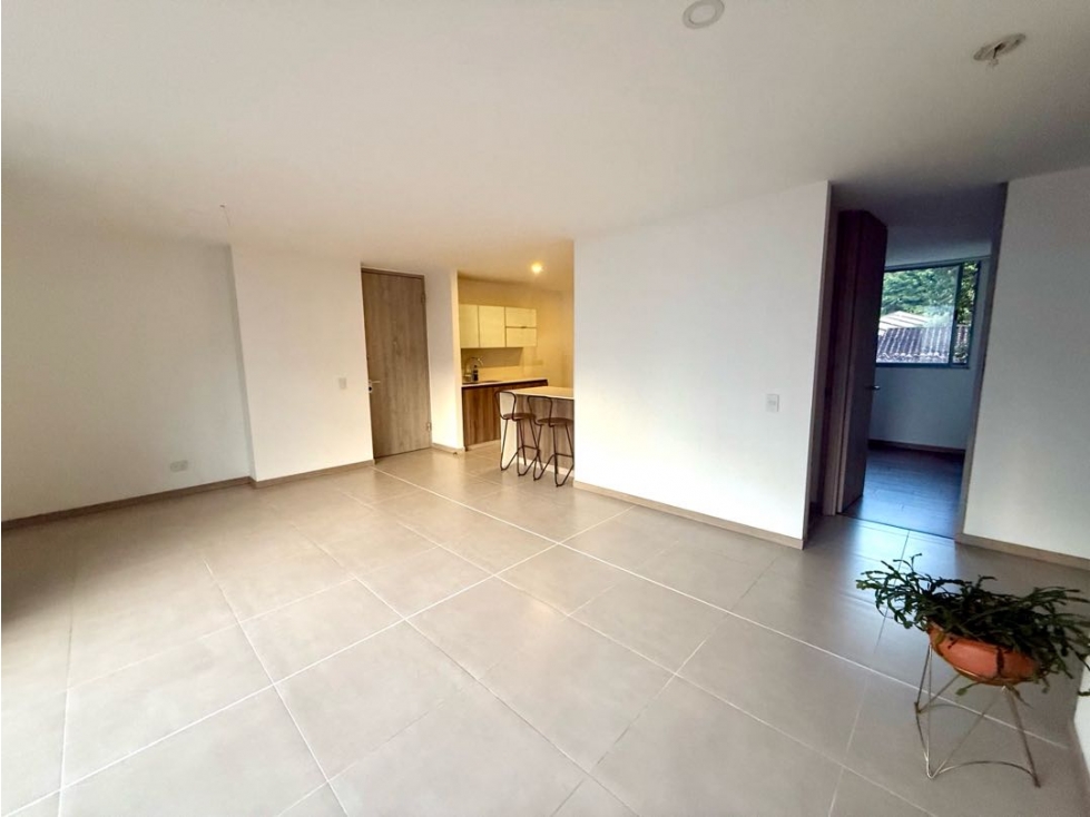 VENTA HERMOSO APARTAMENTO COMO NUEVO SECTOR BALSOS POBLADO. — foto 3