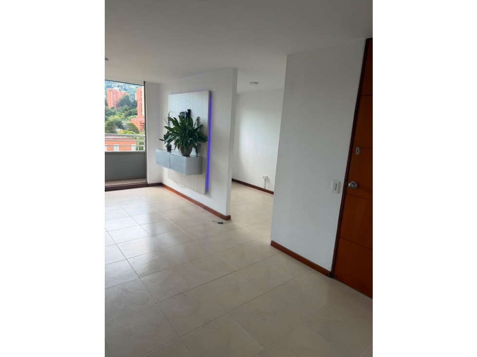 Venta hermoso apartamento en el poblado, en un excelente punto — foto 2