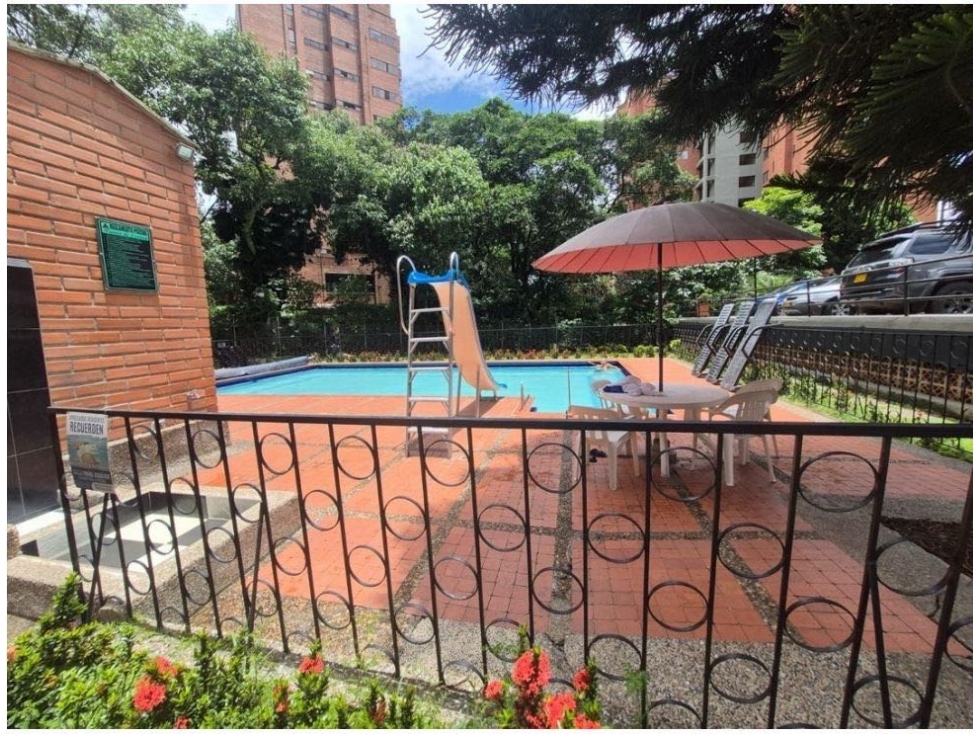 Venta hermoso apartamento remodelado POBLADO- Milla de Oro