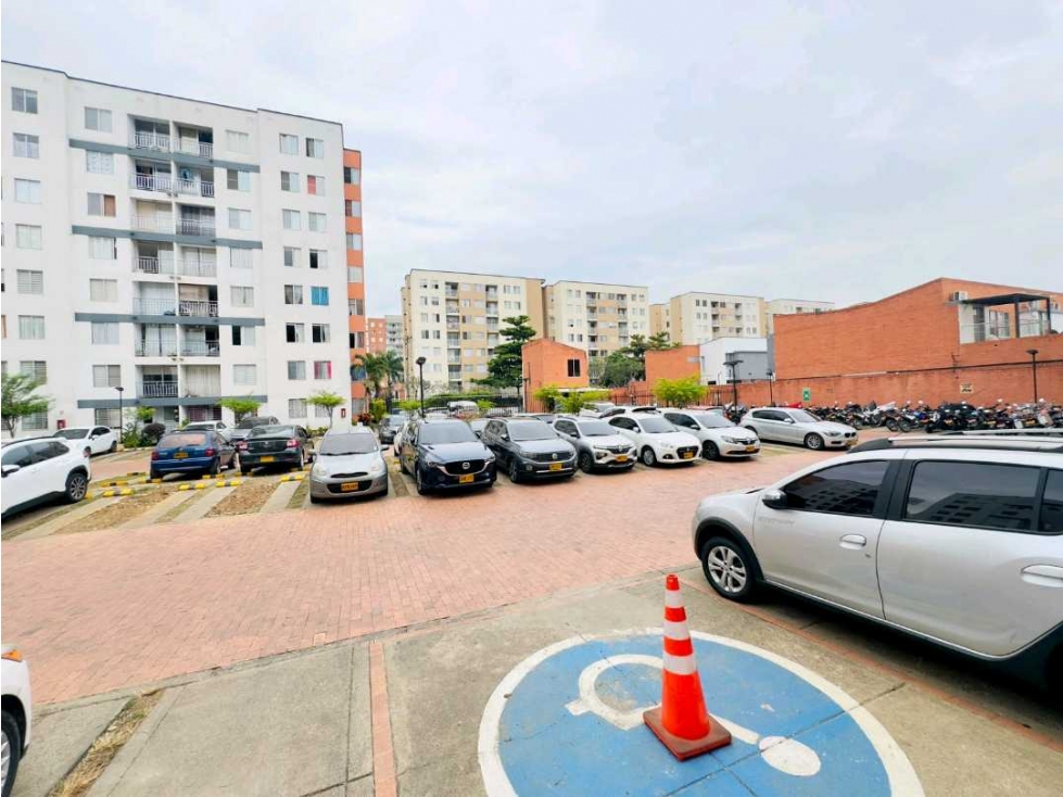 VENTA HERMOSO APARTAMENTO VALLE LILI PRIMER PISO 60 M². BALCÓN Piscin — foto 5
