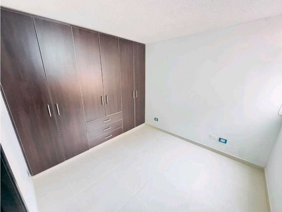 VENTA HERMOSO APARTAMENTO VALLE LILI PRIMER PISO 60 M². BALCÓN Piscin — foto 6