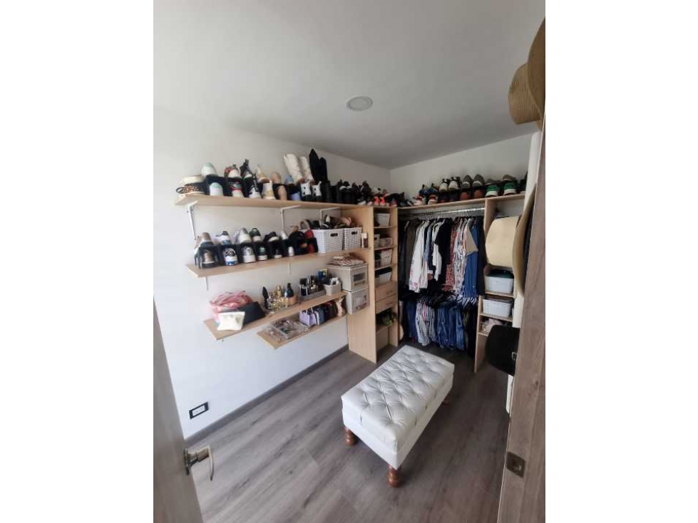 VENTA HERMOSO APTO ENVIGADO LOMA DEL CHOCHO — foto 2