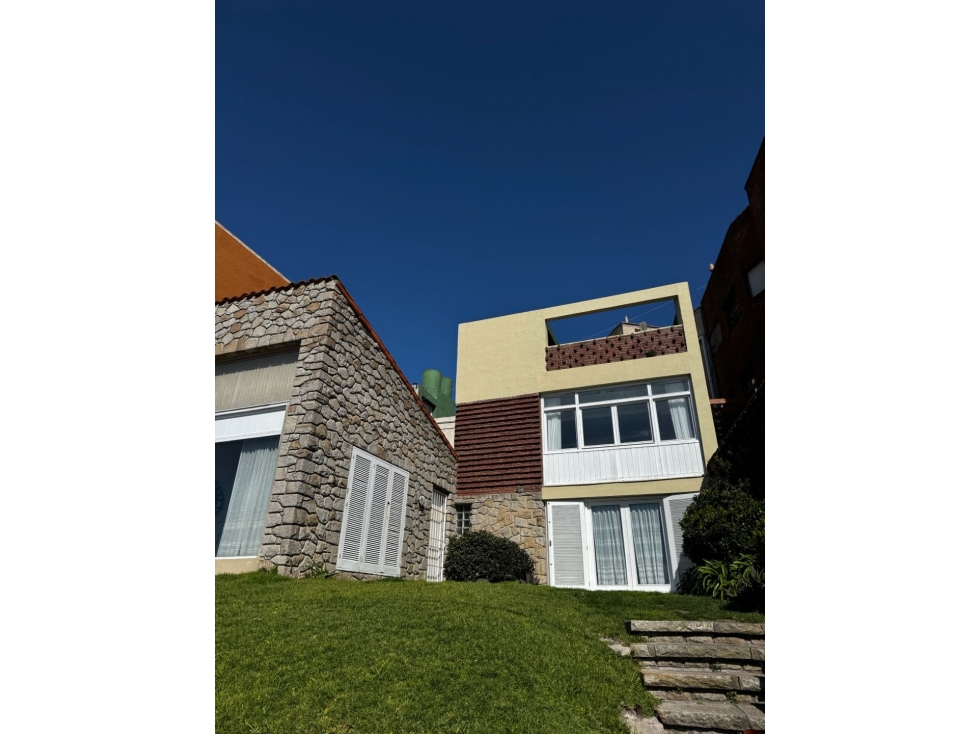 VENTA IMPORTANTE PROPIEDAD EN PH DE 4 AMB.PRIMERA LINEA DE MAR - 2