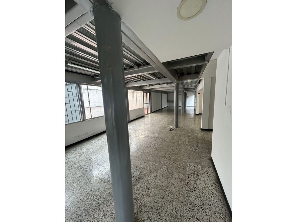 Venta/ Arriendo CASA LOCAL- EL POBLADO sobre Av. Las Vegas con vitrina
