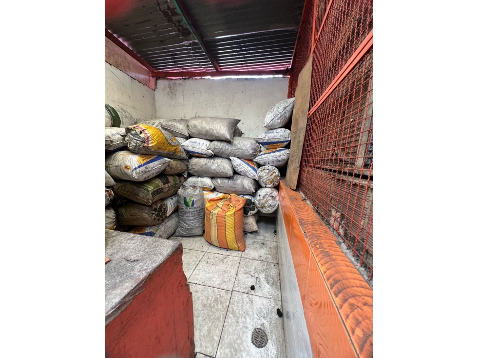 VENTA LOCAL O BODEGA EN LA PLAZA DE SAN FRANCISCO BOGOTÁ — foto 3