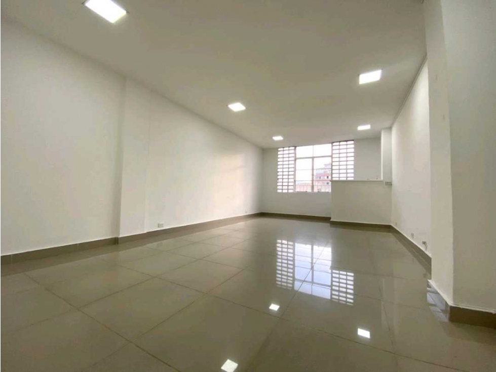 VENTA LOCAL PARA OFICINA — foto 2