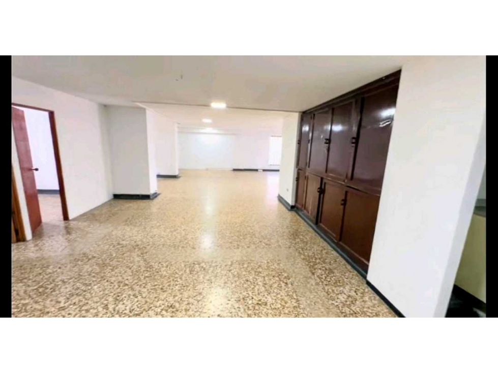 VENTA LOCAL PISO 1 CON SOTANO AVENIDA PASO ANCHO LL9933081 — foto 3