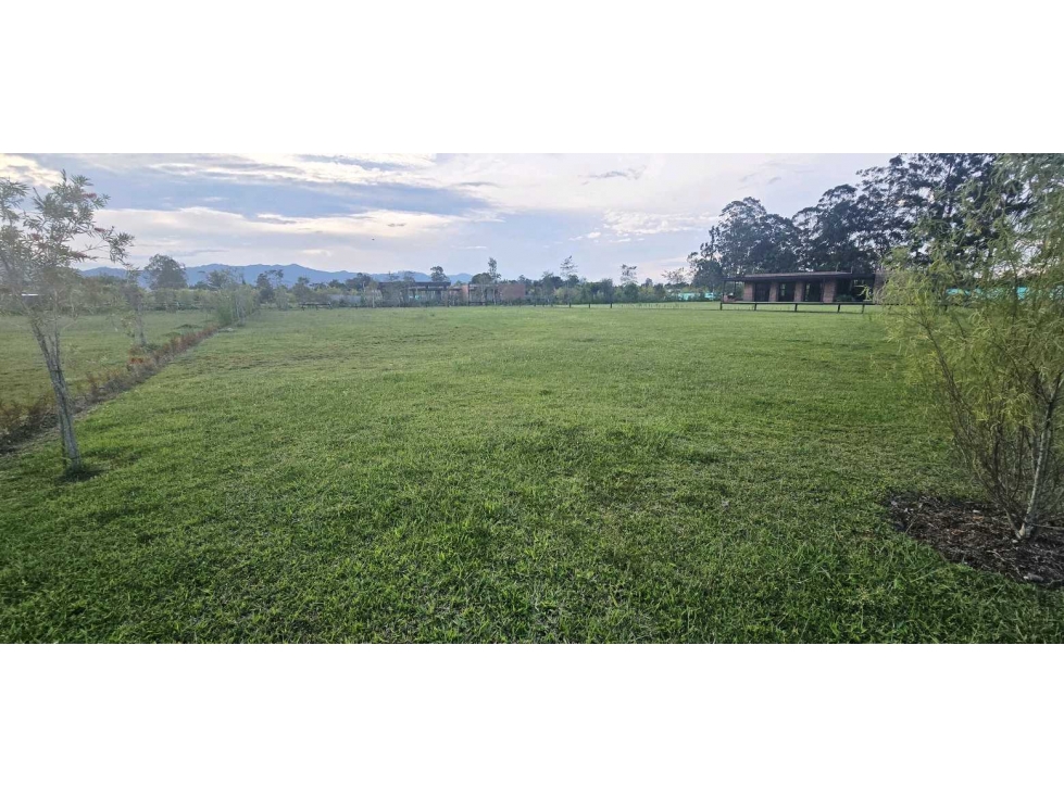 VENTA LOTE 2300 M2 CERCA DEL CLUB CAMPESTRE LLANOGRANDE RIONEGRO — foto 2