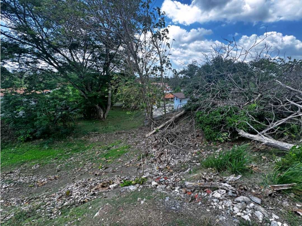 VENTA LOTE A PASOS DE LA PLAYA COSTA ESMERALDA 1007M2 — foto 4