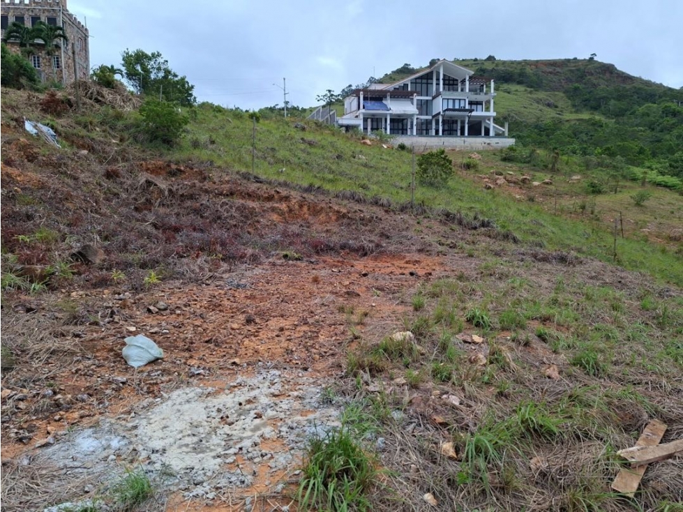 VENTA LOTE CHICA OPORTUNIDAD ÚNICA 500M2 ALADO DEL CASTILLO DE KEVIN - 1